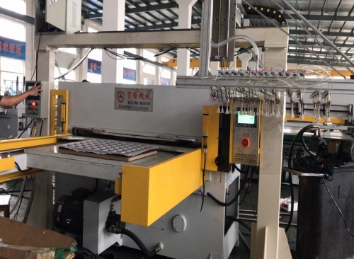 廣州專注吸塑裁斷機(jī) 自動進(jìn)料模切機(jī)
